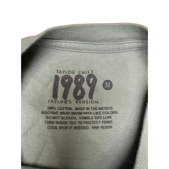 "TAYLOR SWIFT" 1989 Long Sleeve Blue T-Shirt SZ M Taylor's Version Concert - Picture 8 of 10